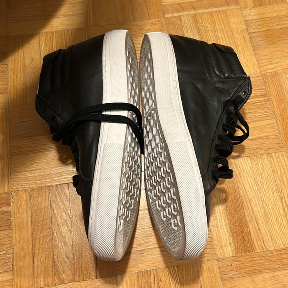 True Religion - Picture 2 of 14